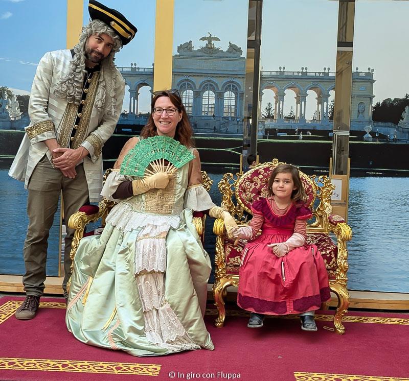 Vestiti d'epoca nel kindermuseum dello Schonbrunn Palace, Vienna