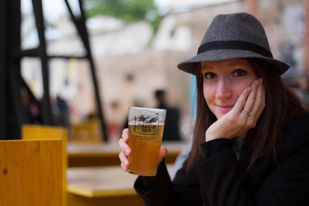 Momenti di relax in uno degli innumerevoli pub all'aperto di Londra