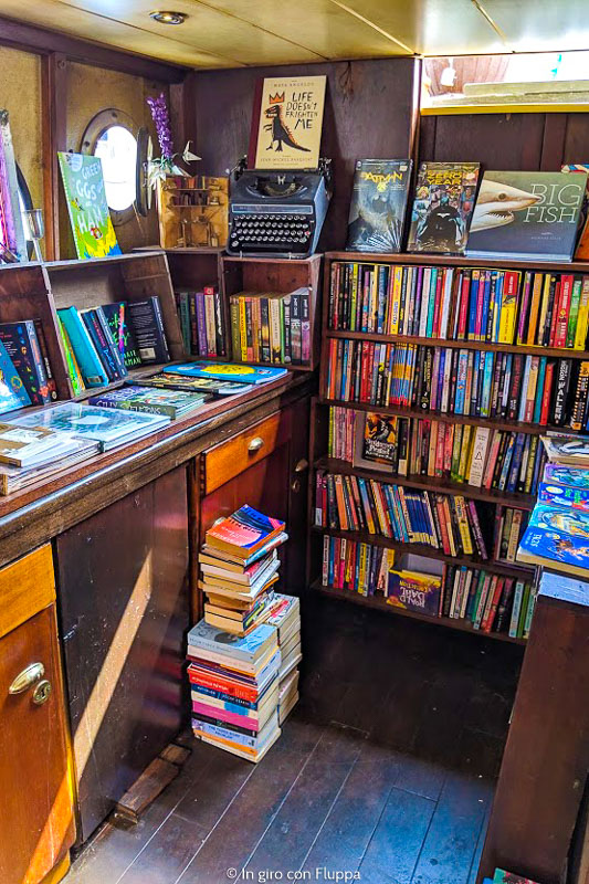 Words on the Water, un negozio di libri sull'acqua a Londra