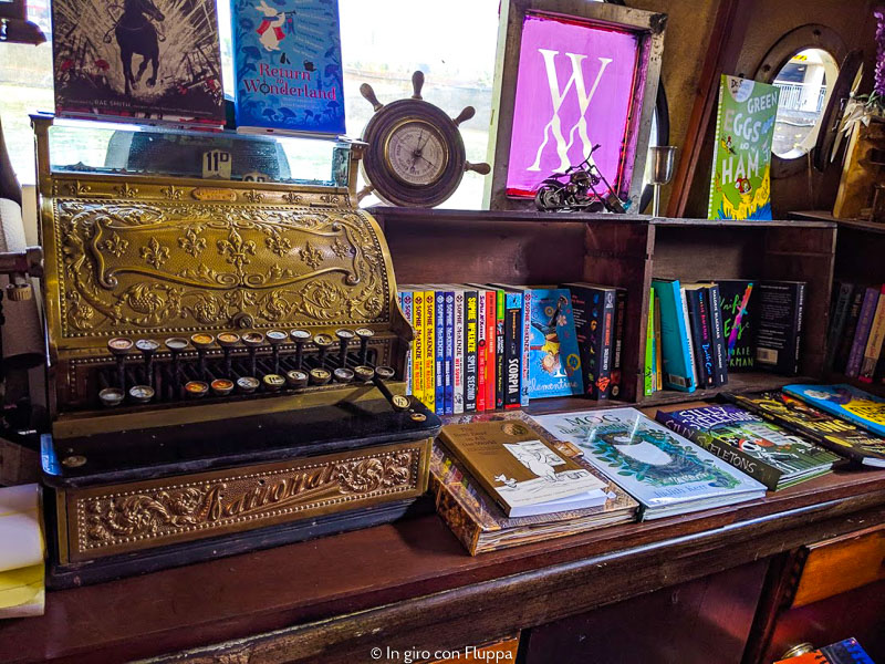 Words on the Water, un negozio di libri sull'acqua a Londra