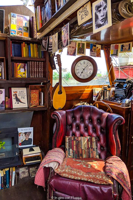 Words on the Water, un negozio di libri sull'acqua a Londra