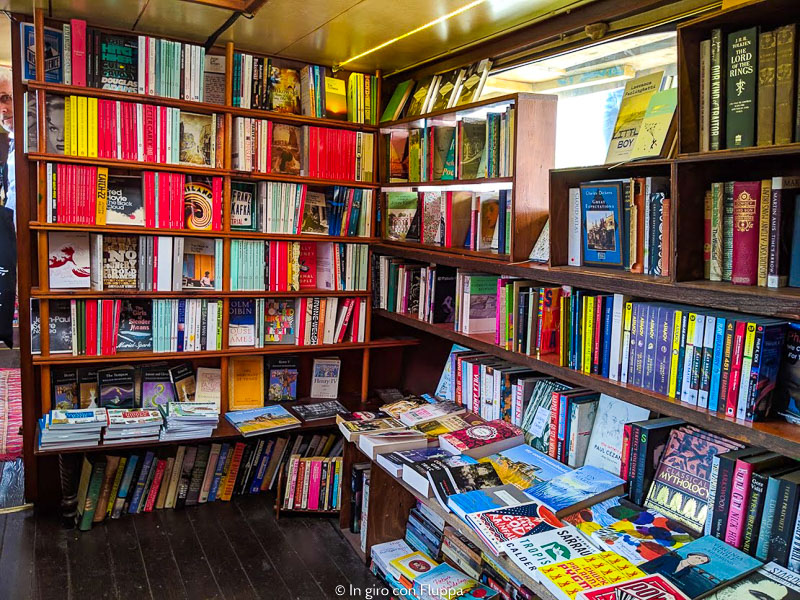 Words on the Water, un negozio di libri sull'acqua a Londra