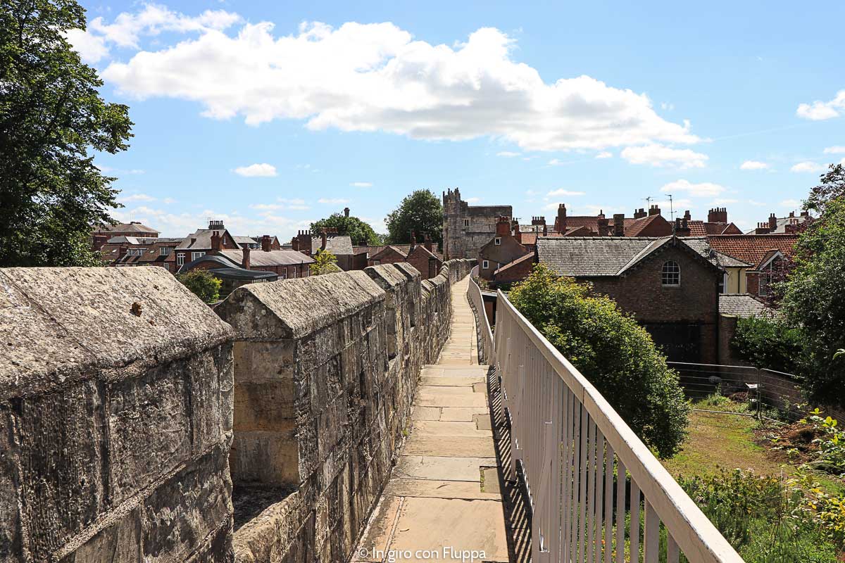Camminare sulle mura di York