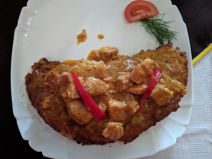Cosa mangiare a Zakopane: pancake di patate con goulash