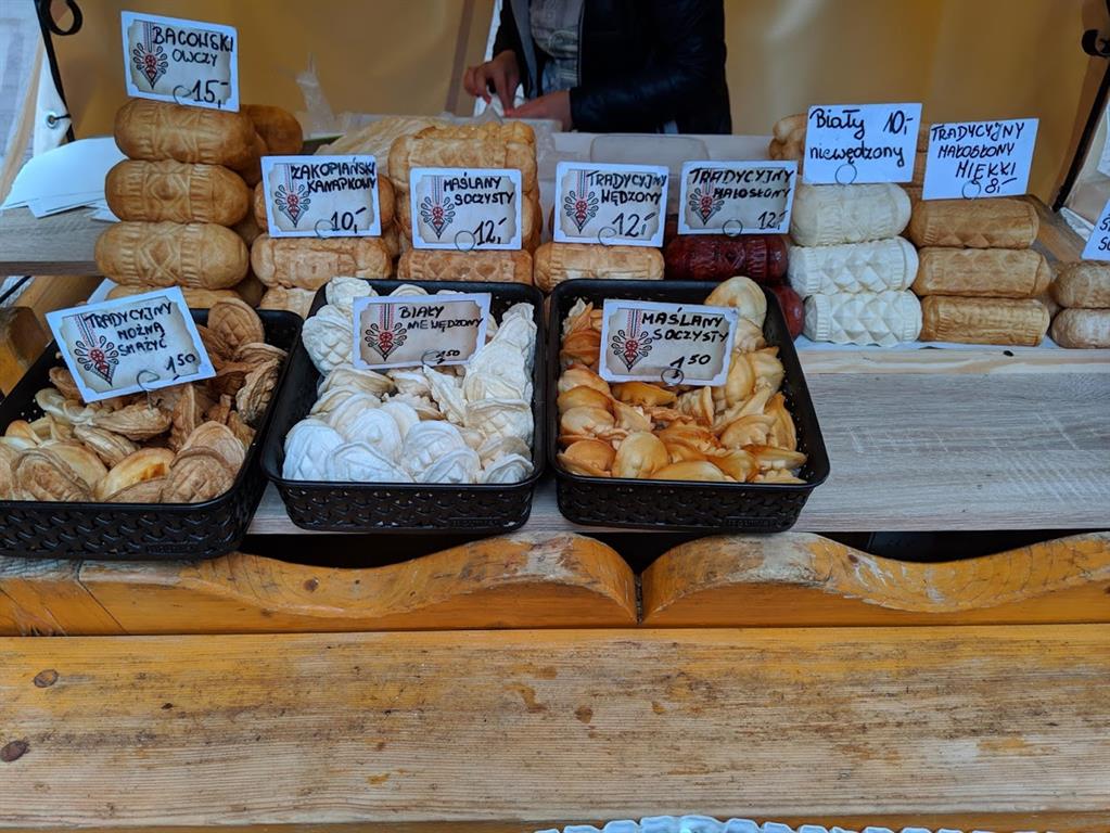 Cosa mangiare a Zakopane: formaggio di pecora affumicato